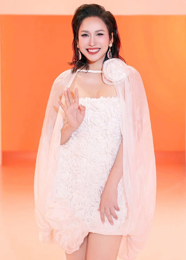 Cloudy Dress của Francisca lên sóng cùng khách yêu tại Vietnam Wedding Fest...